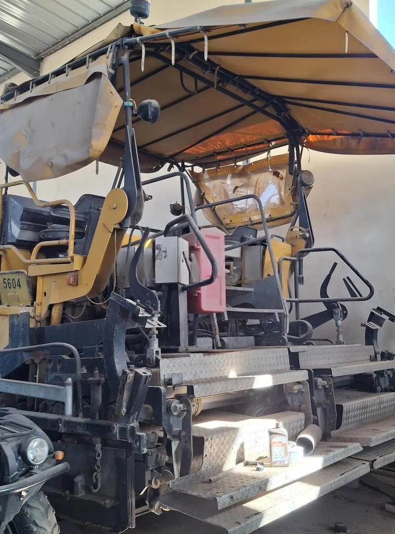 Finisseur Demag 6m
