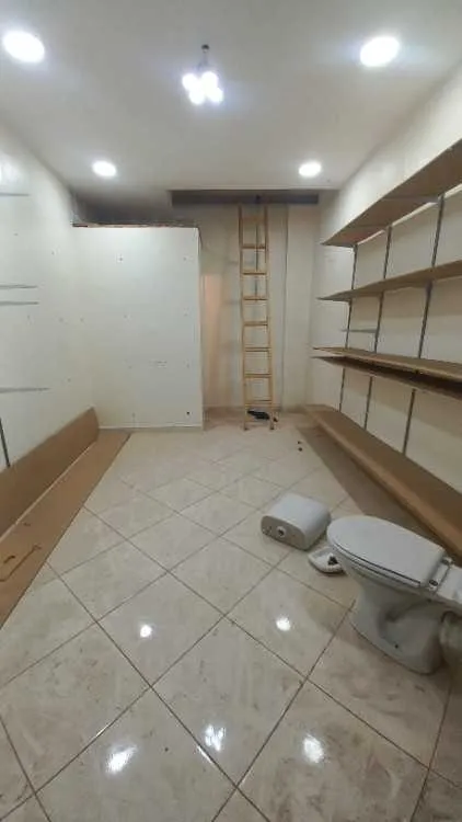 À louer magasin situé à basateen el oulfa 3000 DH