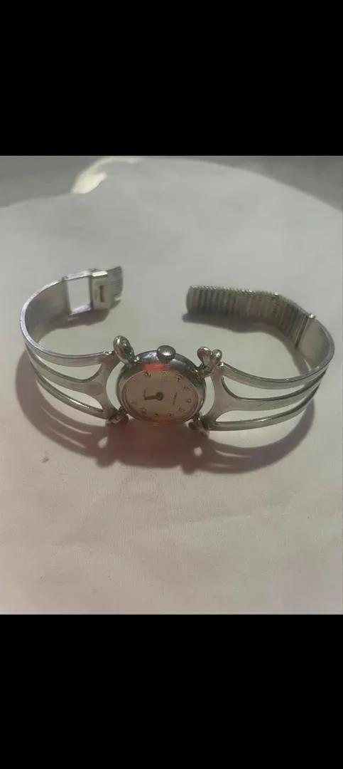Ancienne montre française "Nakra" distinctive.