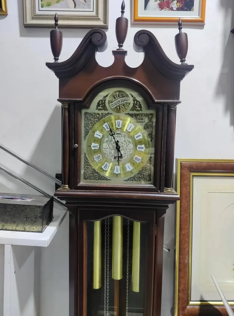 Pendule ancienne à vendre à Fès.