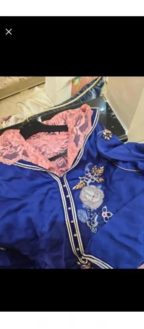 Djellaba avec chemise, dentelle et perles