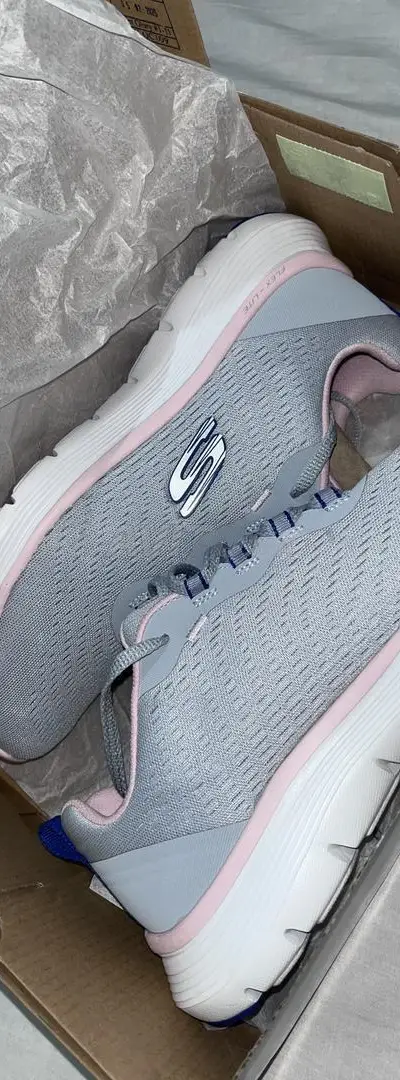 Skechers neuves taille 39