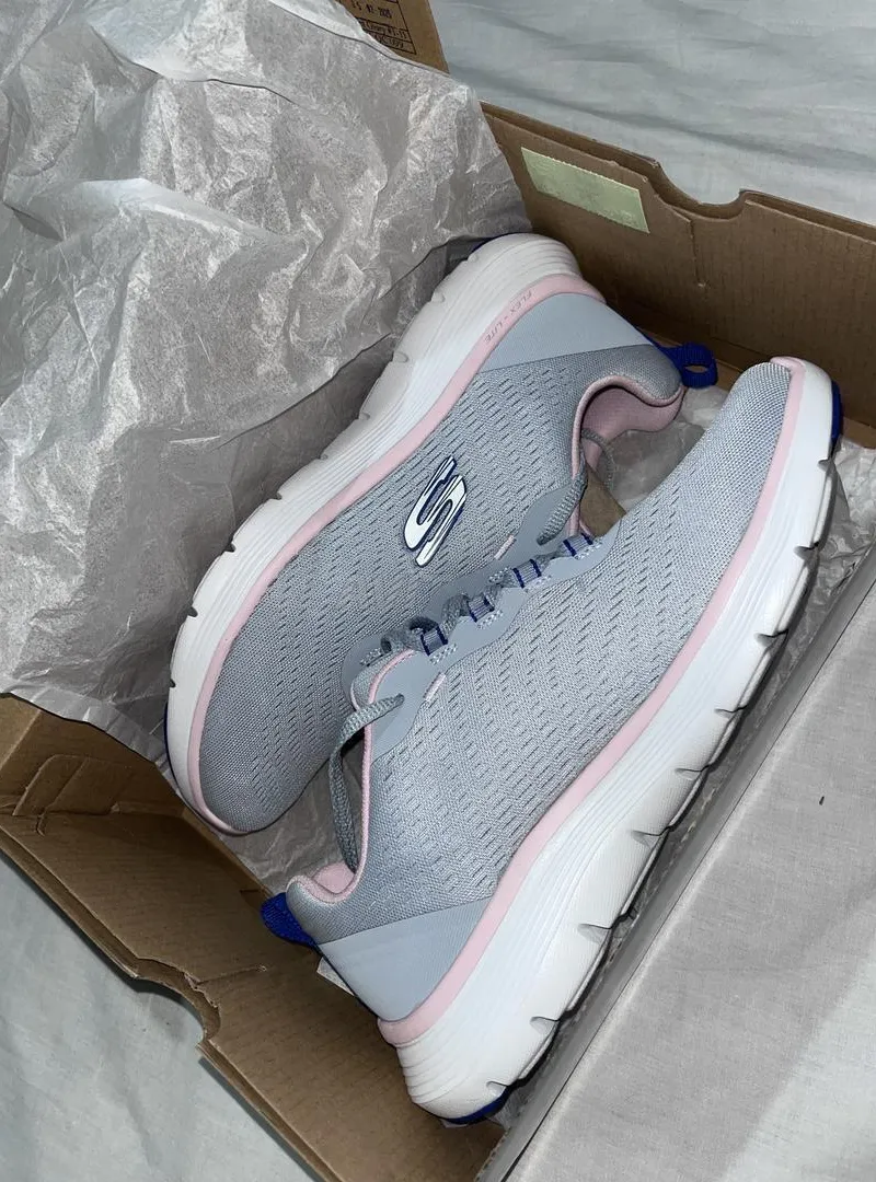 Skechers neuves taille 39