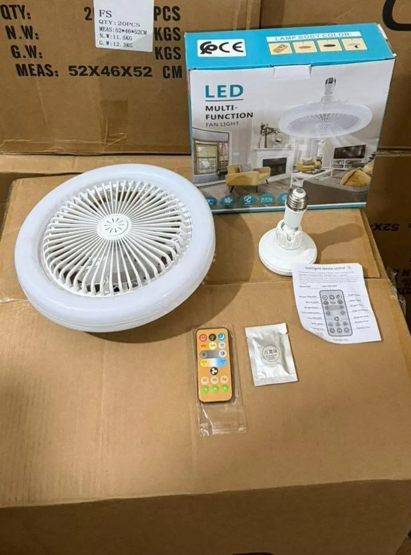 Lampe LED design moderne avec ventilateur intégré.