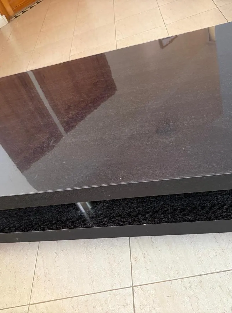 Table basse à 2 niveaux avec roulettes