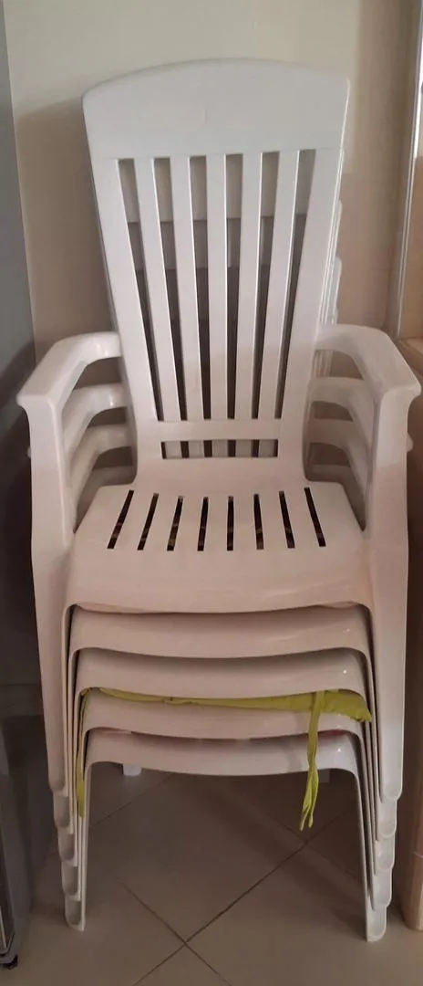 5 chaises pour jardin ou terrasse