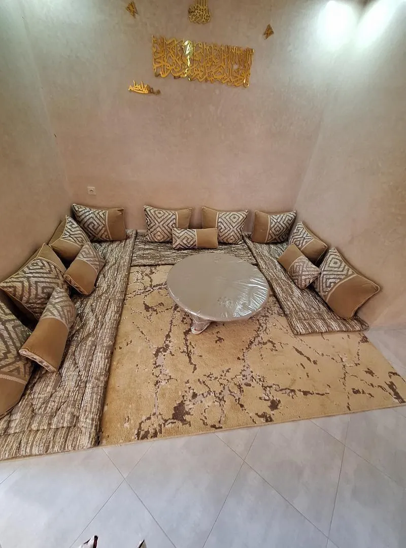 Salon marocain élégant, service impeccable