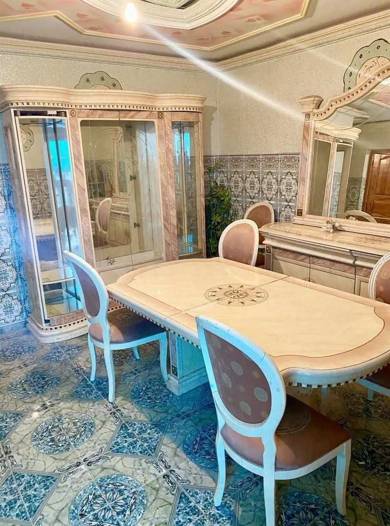 Salon italien 🇮🇹 tables chaises buffet