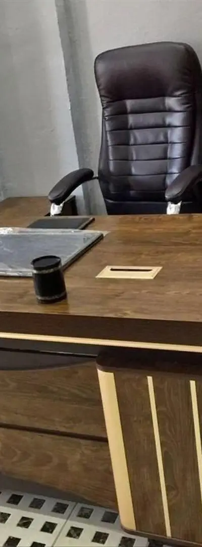 Bureau fonctionnel avec rangement