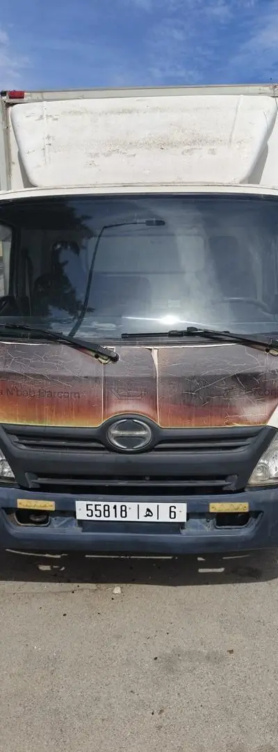 Hino fourgon