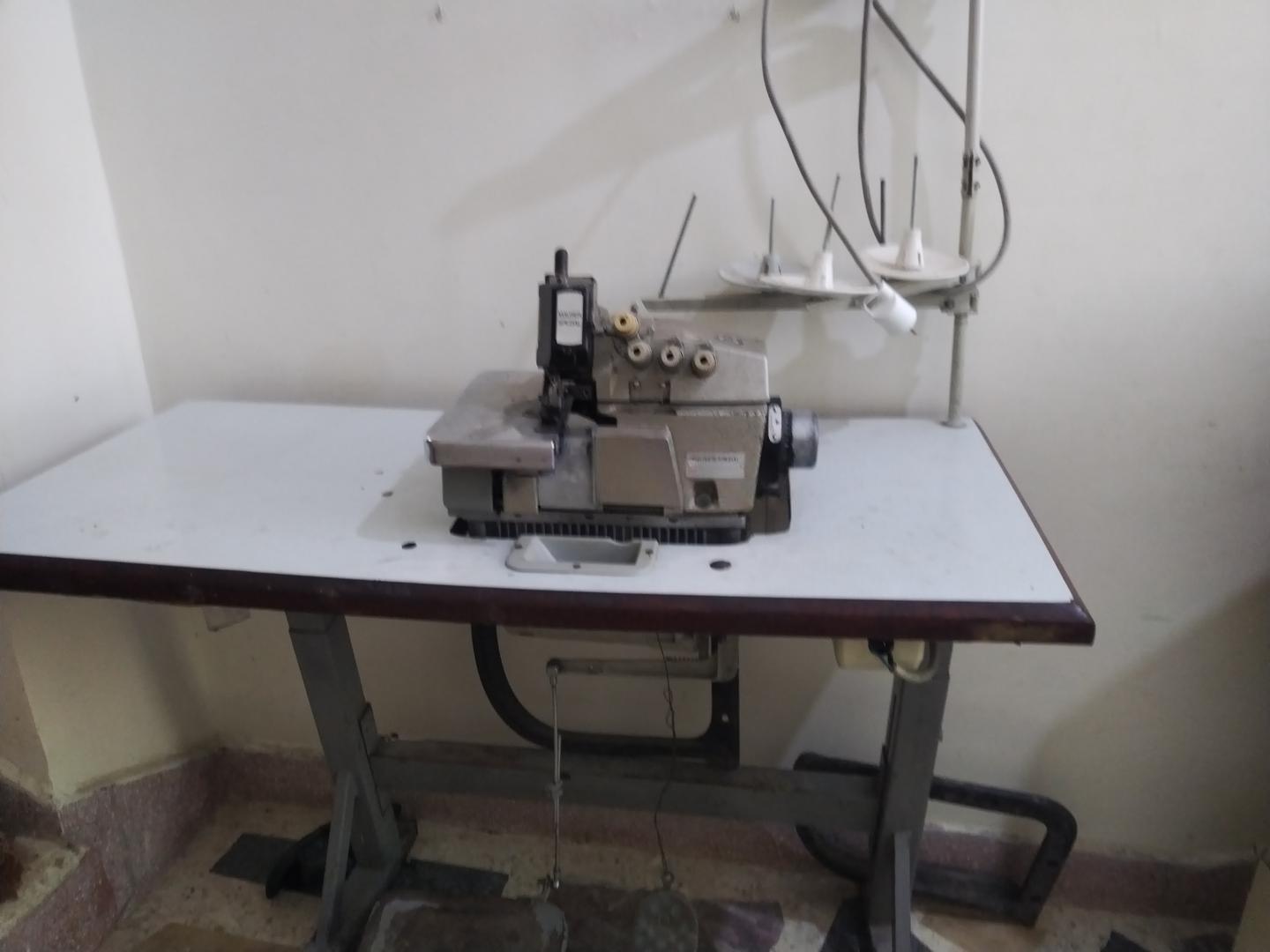 Machine à surjecter à vendre
