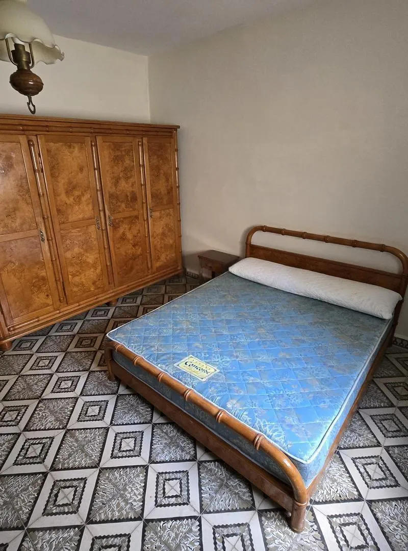 Chambre à coucher complète en bois de teck naturel