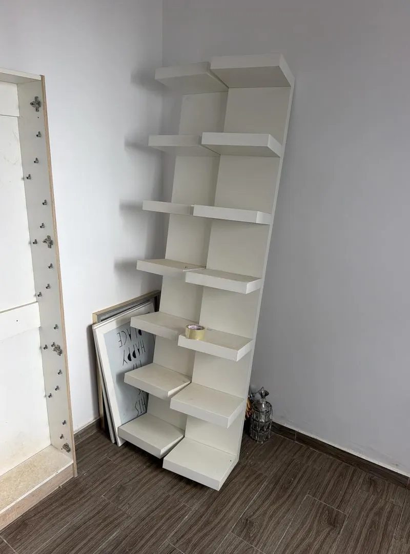 Deux étagères IKEA