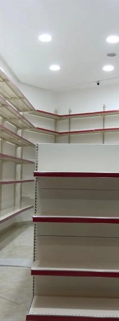 Rayonnages et équipements pour magasins et supermarchés
