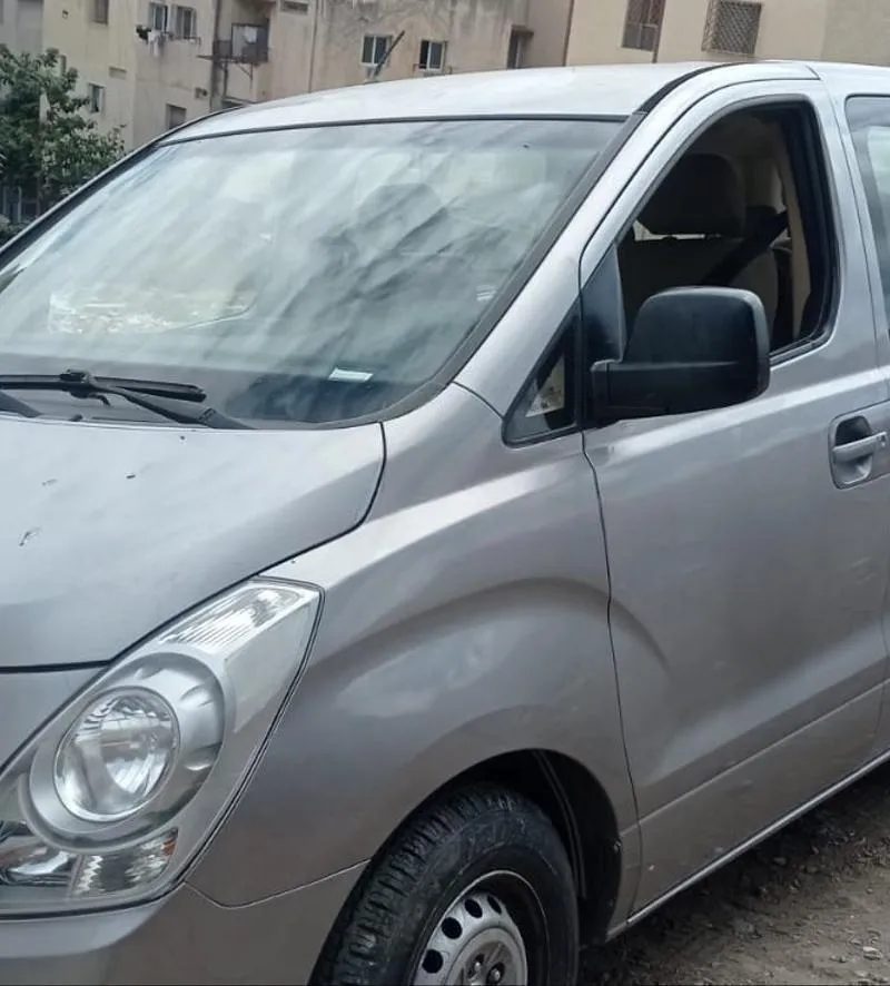 HYUNDAI H1 À VENDRE BON ÉTAT KILOMÉTRAGE 33.000