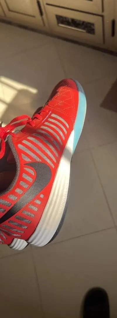 Chaussures de futsal encore neuves, taille 42