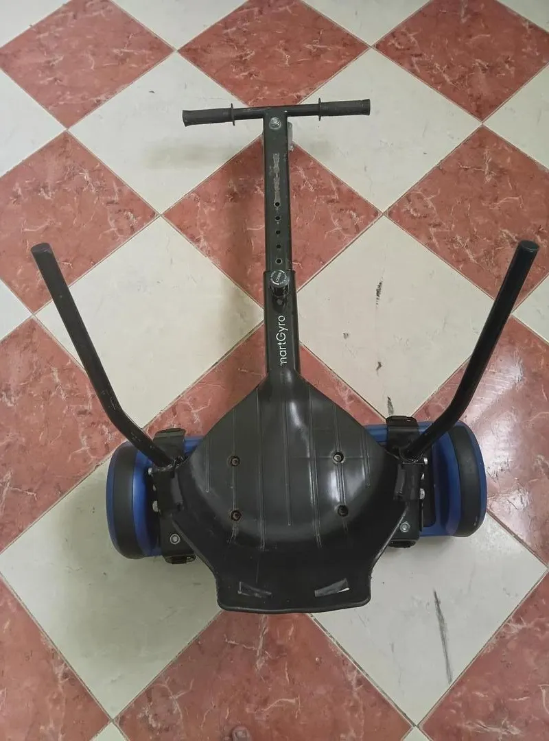 Hoverboard avec siège et chargeur