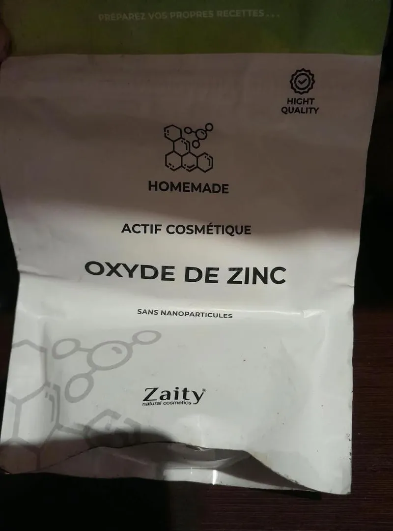 Cosmétiques naturels HE, oxyde de zinc, charbon