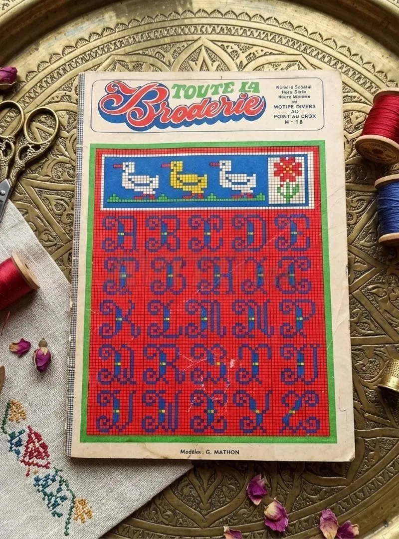 Livre de broderie française original à vendre
