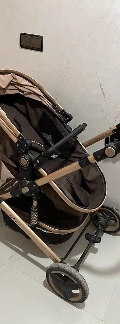 Poussette bébé Beloco 3 en 1, très bon état propre