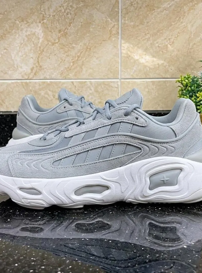 Je vends des chaussures Adidas.