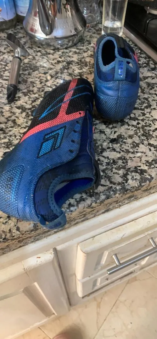 Tanger, Chaussures de football Tayya 39