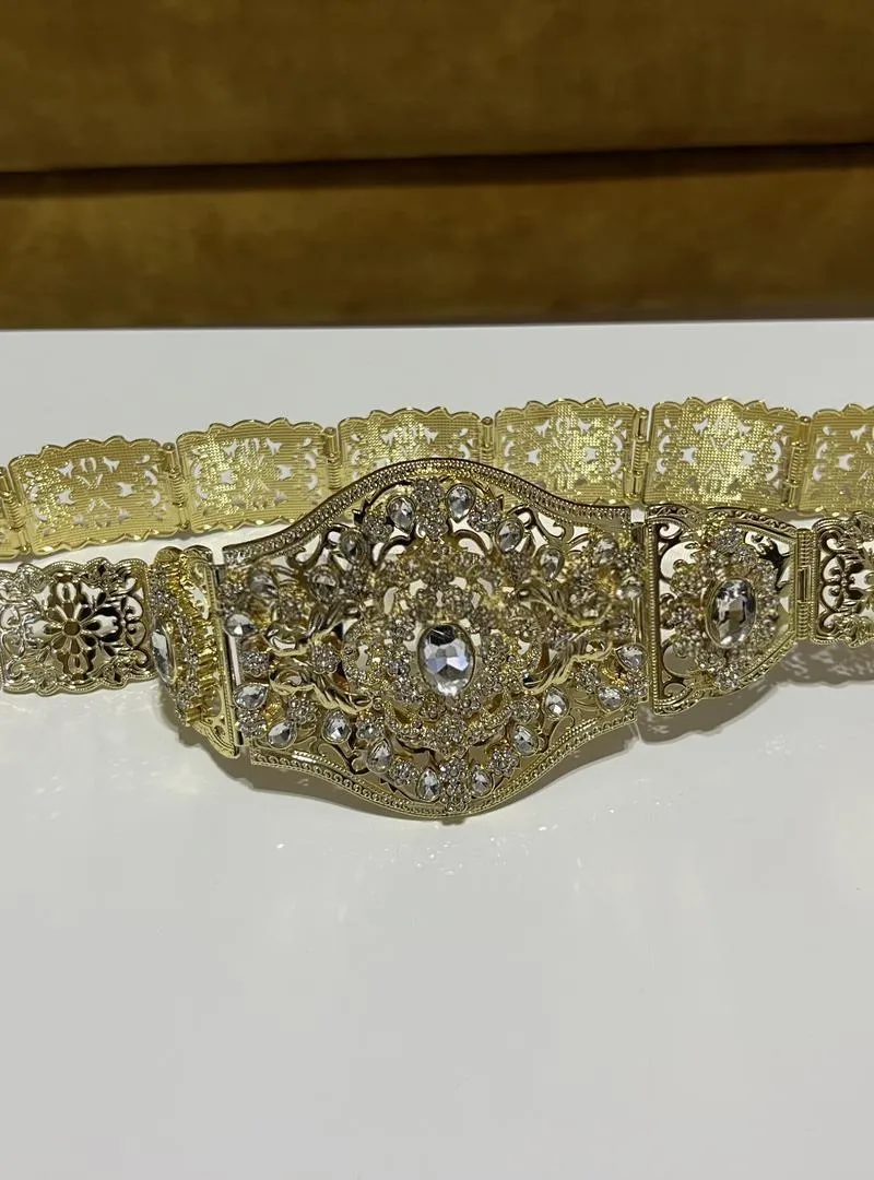 Bracelet élégant bien travaillé
Inoxydable
