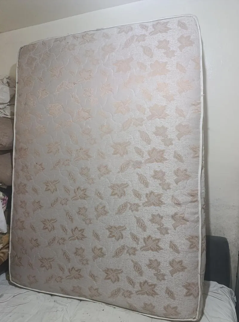 Matelas deux places tout neuf à vendre