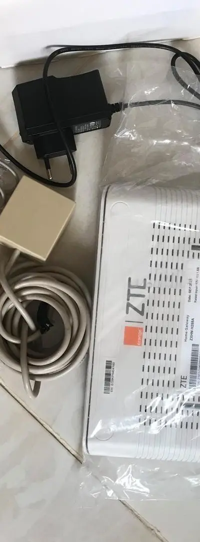 Routeur WiFi Orange ZTE à vendre avec tous les accessoires