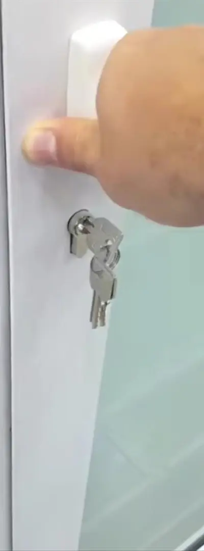 Réparation de fenêtres, portes en aluminium, vitres et rideaux