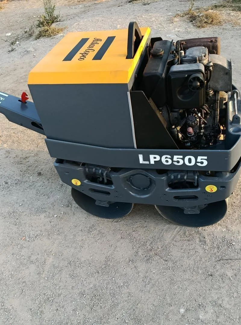 Compacteur à main