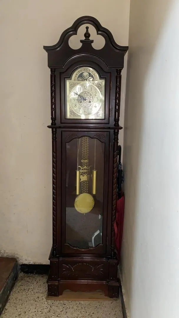 Horloge Grand-Père antique en bois massif