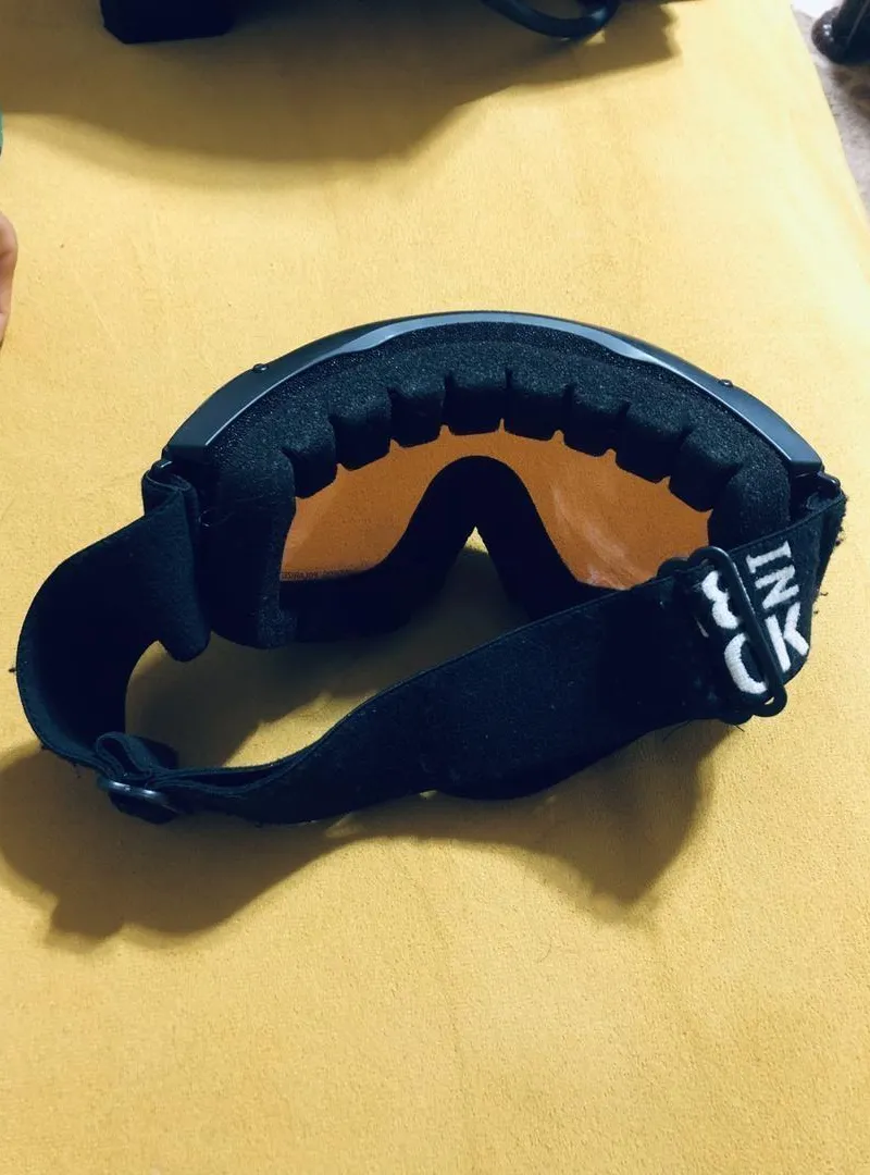 Lunettes noires à vendre