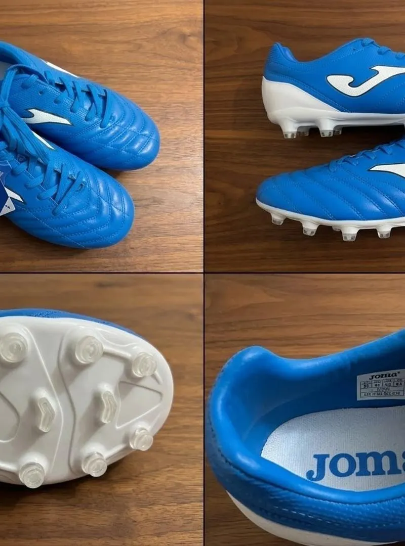 Chaussures de football Joma bleues neuves.