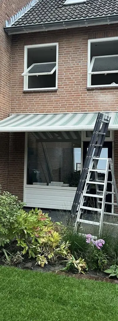 Bâche de terrasse motorisée comme neuve
