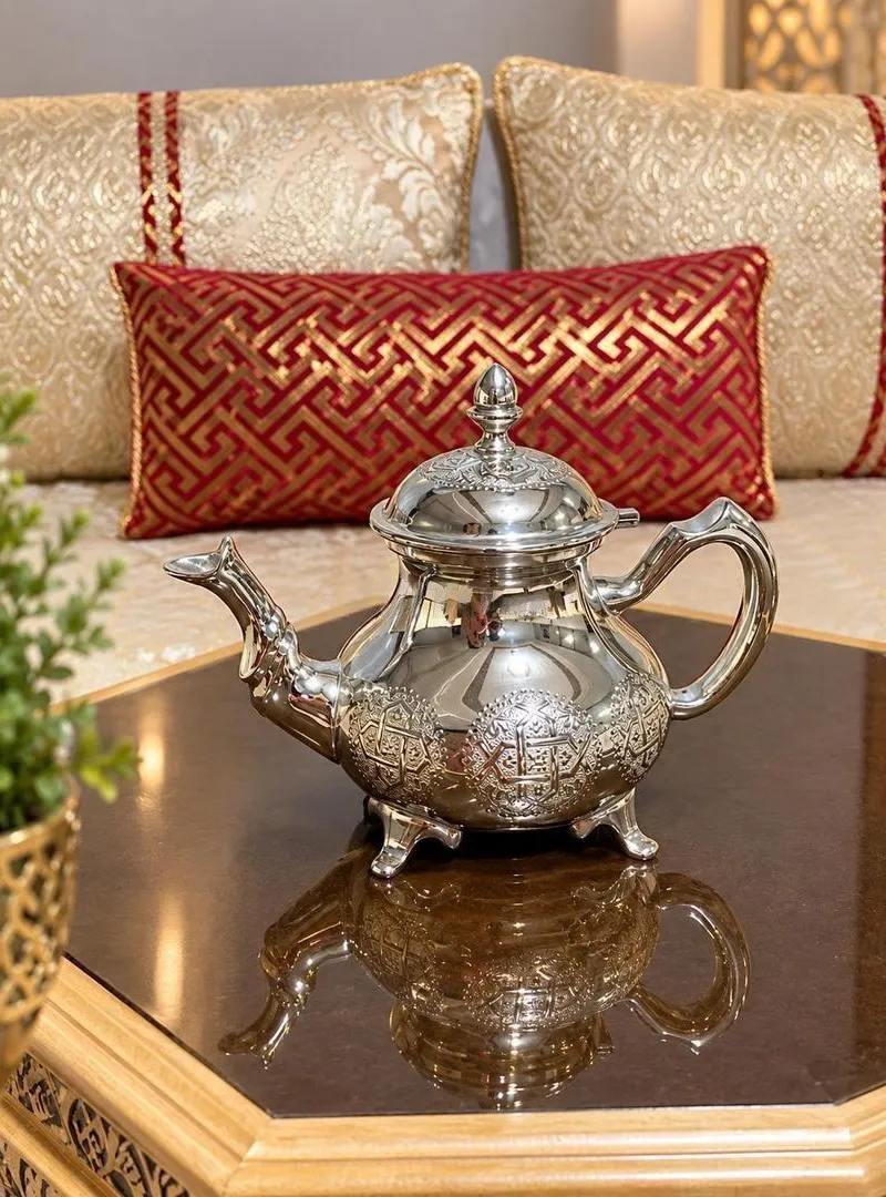 Théière marocaine argentée de luxe