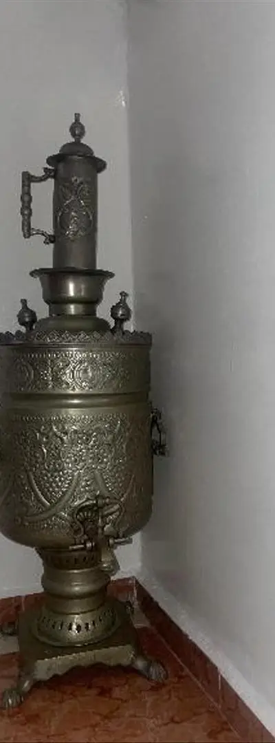 Antiquités en métal libre et ancien