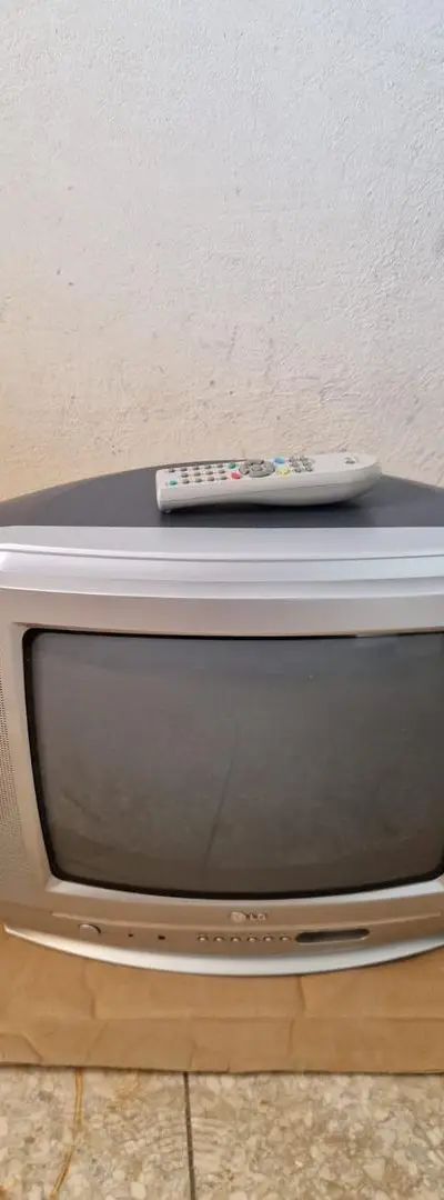 TV 14 LG avec télécommande