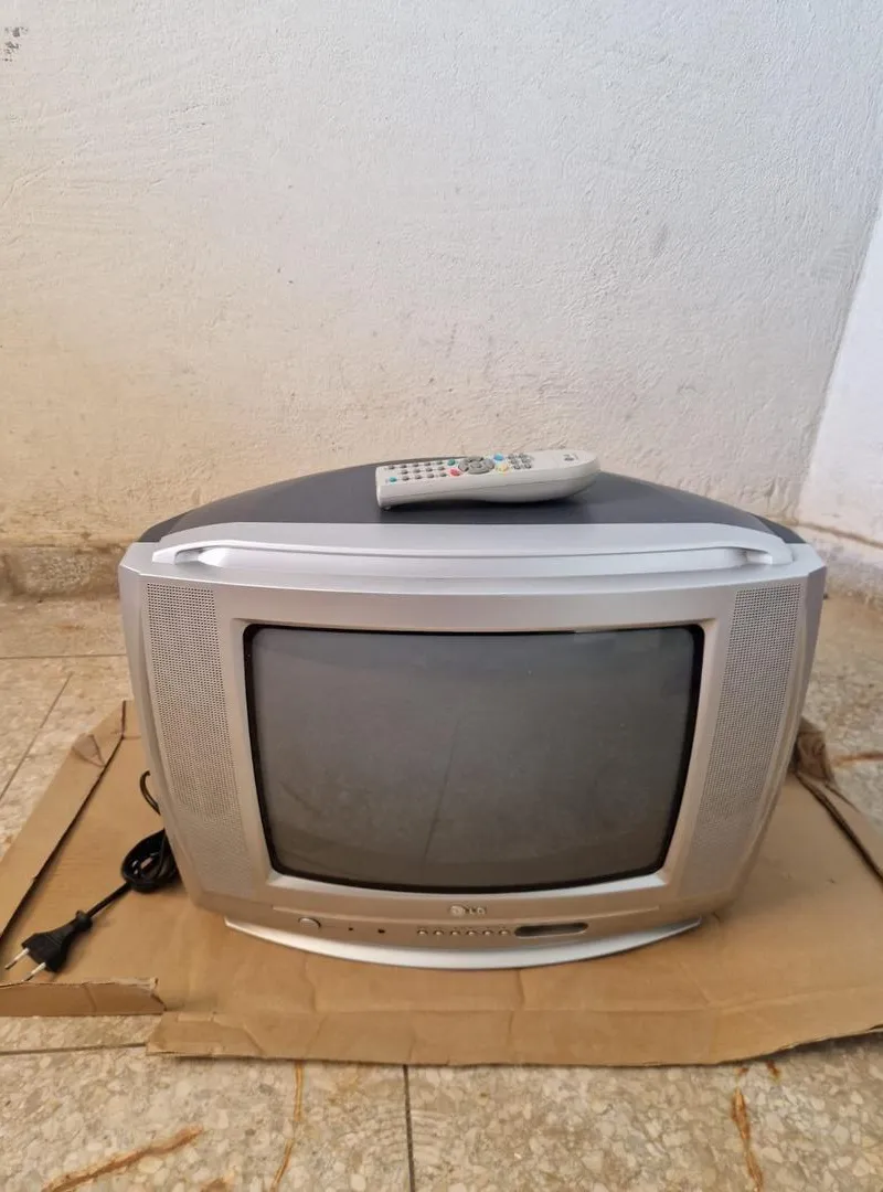 TV 14 LG avec télécommande
