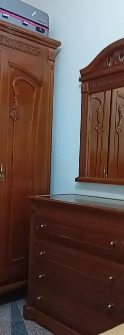 Chambre à coucher complète à vendre en bois rouge