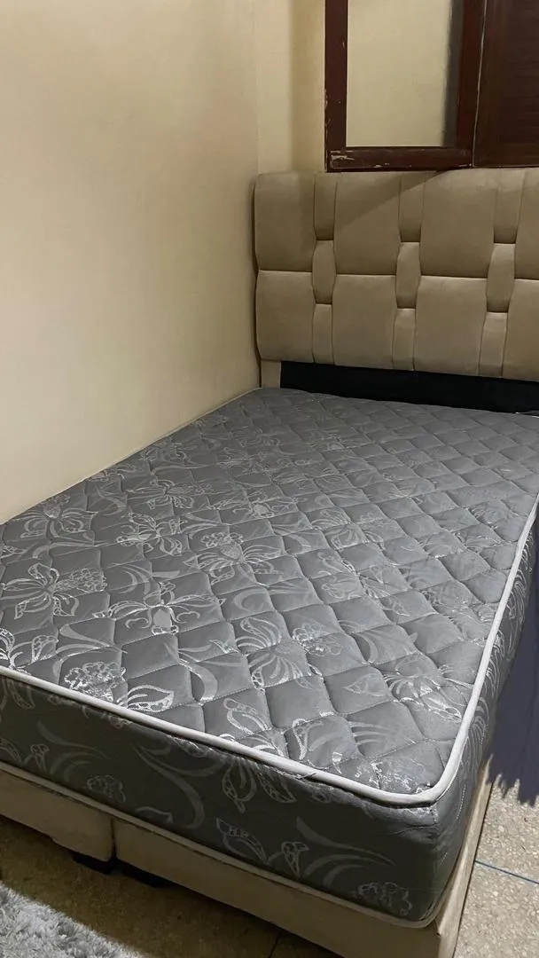 Lit 2 personnes avec matelas
