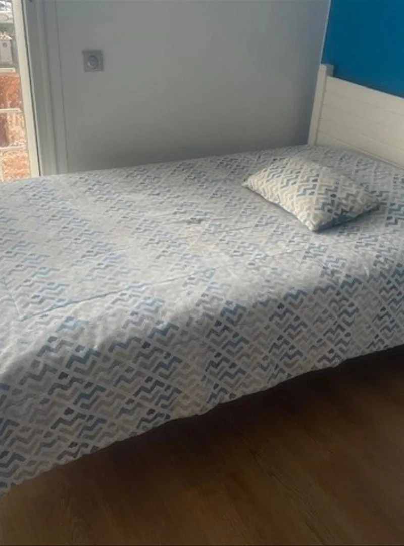 Lit matelas et bureau pour enfant