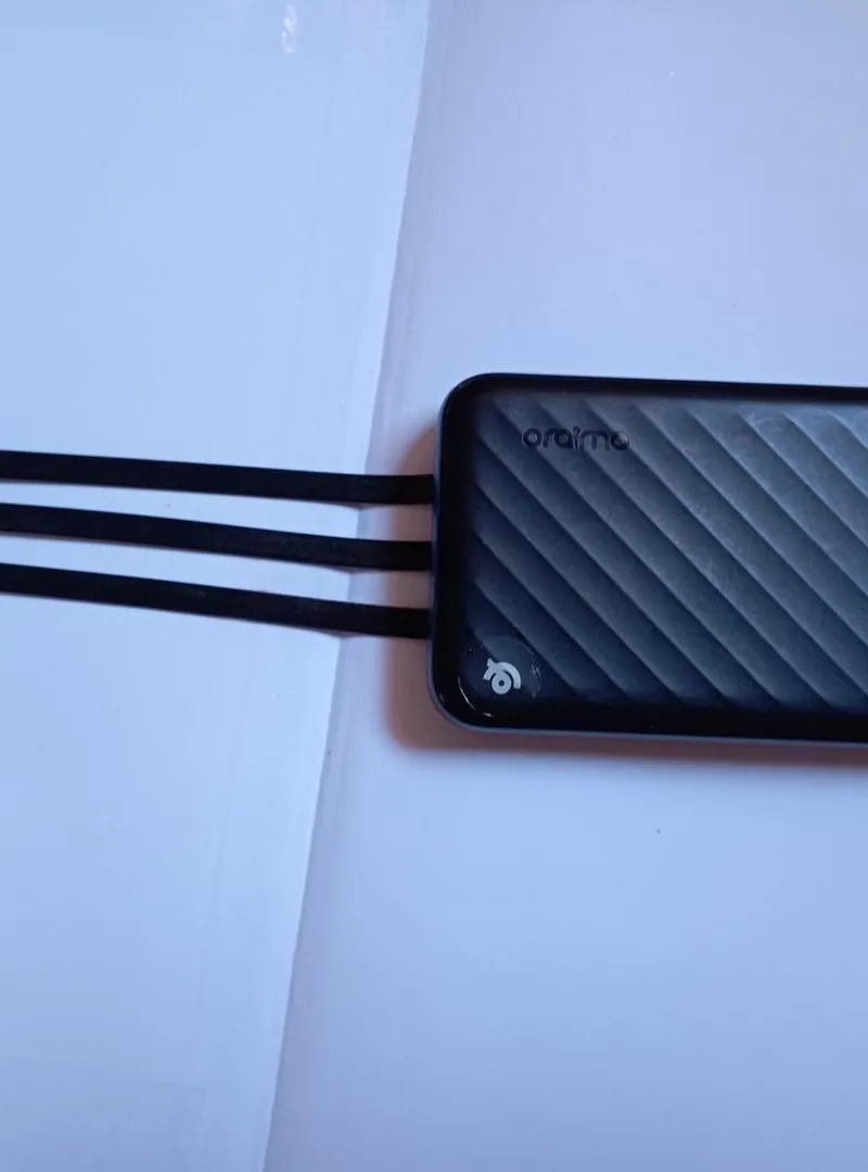 Power Bank Oraimo 10000mAh - 3 Câbles - Encore Neuf