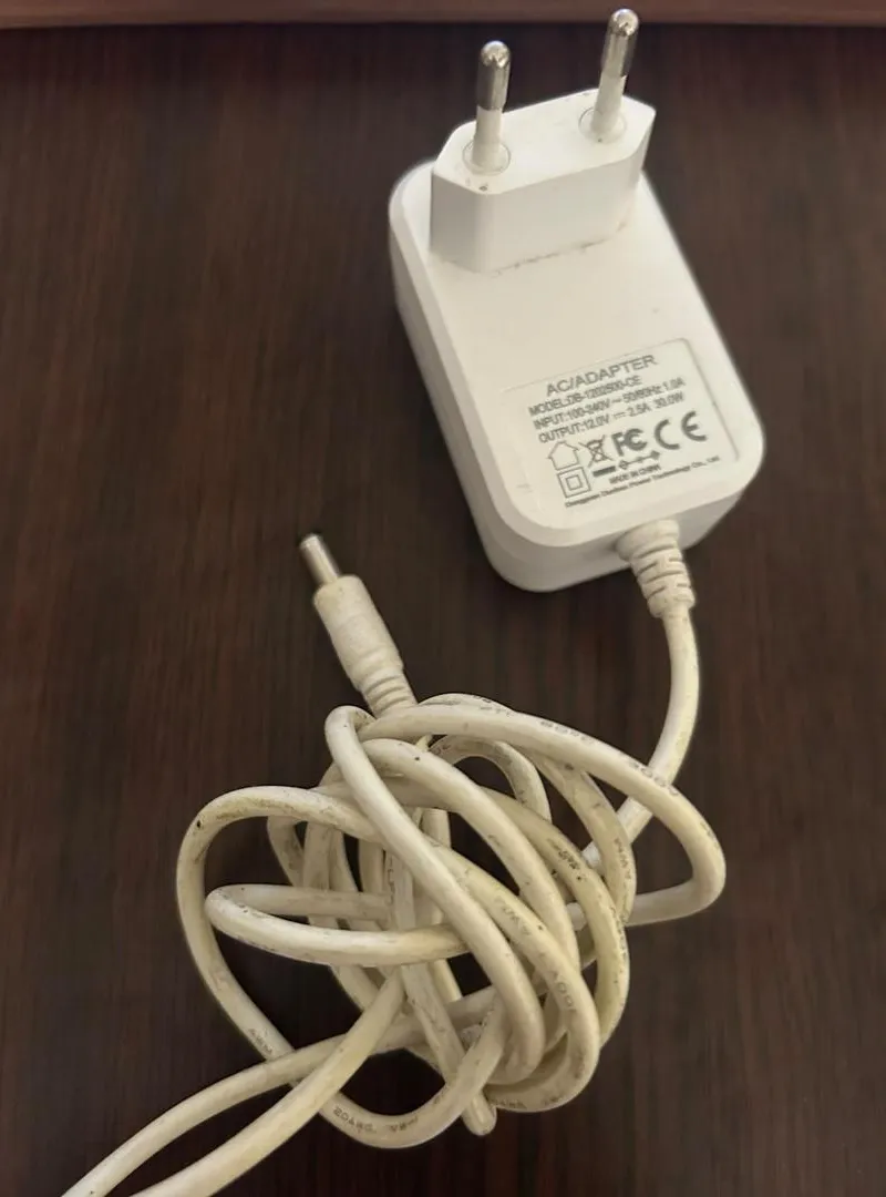 Sla neuve - chargeur prise fine - 60 dh -