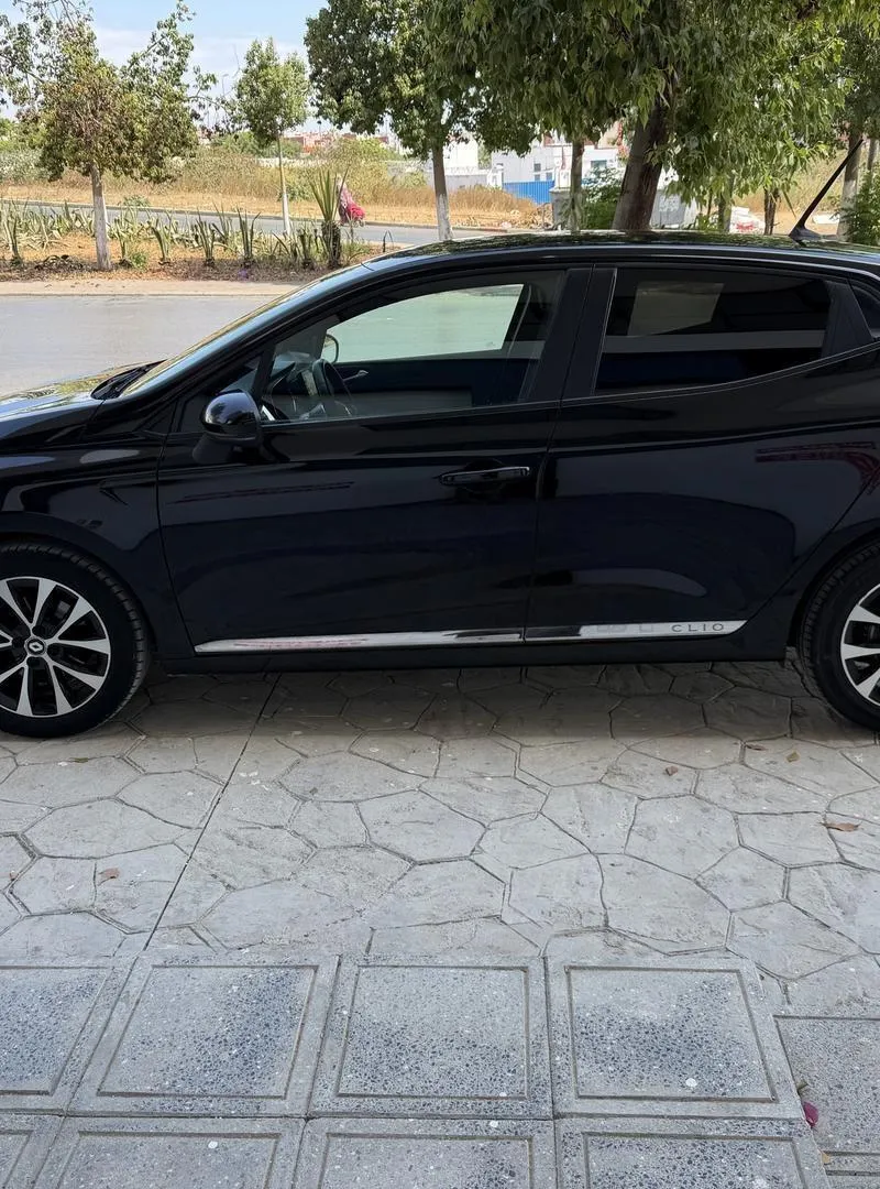 Clio 5 toute option 0 peinture 2021