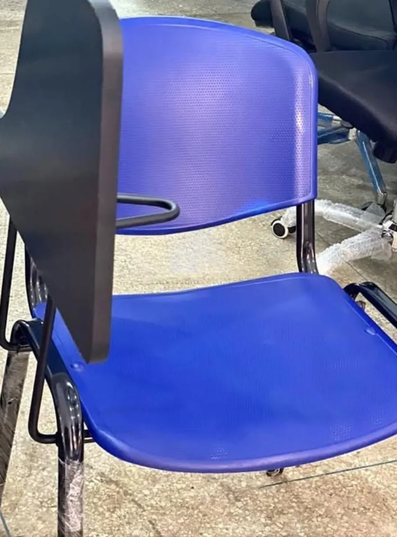 Chaise avec tablette pour centre formation