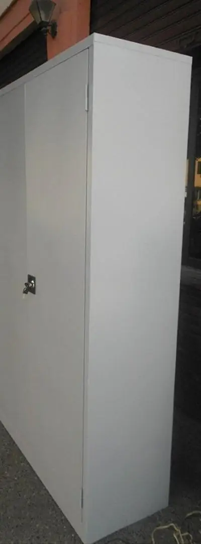armoire métallique haute a deux portes battante