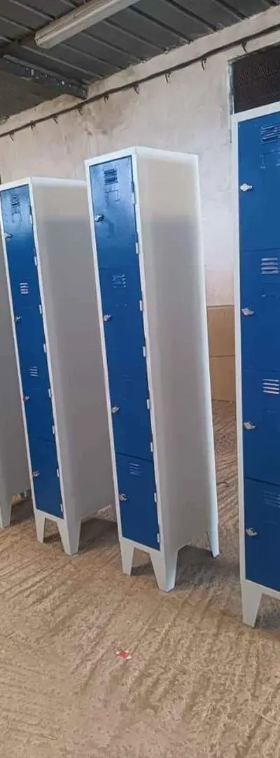 Vestiaire monobloc plusieurs casiers/armoire/lit