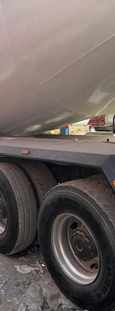 Camion malaxeur à béton