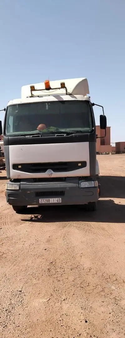 Tracteur routier Renault 385